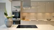 5 Smart Ways to Arrange Your Kitchen for a Spacious Look