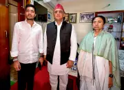 Akhilesh Meets Mamata After TMC Rout, Alleges Bengal Polls on UP Model