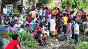Bangladeshi immigrants queue at Bengal border to return home amid new crackdown