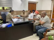 Bapu Bazaar Traders Protest One-Way Traffic System, Withdraw After Assurance