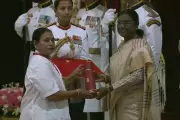 Chandrapur Nurse Ujwala Soyam Gets National Florence Nightingale Award