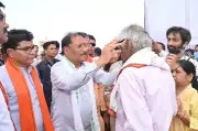 CM Sai's Emotional Outreach: Helps Elderly with Spectacles, Meets Health Scheme Beneficiaries