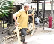 Commercial LPG crisis in Mangaluru forces hotels to use firewood, causing shortages