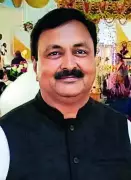 Congress Leader Condemns MLA's Inhumane Treatment of Migrant Workers in Hubballi