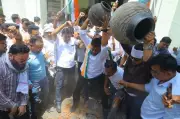 Congress Workers Lay Siege to NMC Headquarters Over Nagpur Water Crisis