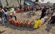 Consumers Lock LPG Agency Over Cylinder Shortage in Beed