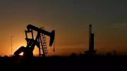 Crude Oil Plunges Over 4% in Futures Trade on Hormuz Hopes