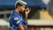Hardik Pandya Rejoins Mumbai Indians Squad Ahead of RCB Clash