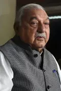 Hooda backs striking sanitation workers, urges BJP govt to hold talks