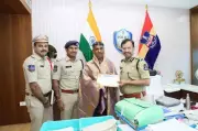 Hyderabad Auto Driver Felicitated for Catching Chain Snatcher