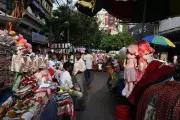 KMC Issues Eviction Notices to Hawkers Near Kolkata's Oberoi Grand Hotel