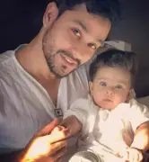 Kunal Kemmu shares childhood pic with daughter Inaaya's baby photo