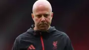 Liverpool fans boo Arne Slot for substituting Rio Ngumoha in Chelsea draw