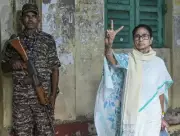 Mamata Banerjee Holds Last-Minute Meeting Ahead of Counting Day