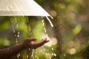 Mumbai Records Light Rain as Pre-Monsoon Activity Begins