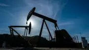 Oil Prices Elevated as Markets Eye US-Iran Ceasefire Signals