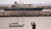 Passengers from hantavirus-hit cruise ship begin leaving UK isolation