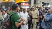 Passengers Protest Bus Shortage at Chennai's Kilambakkam Terminal