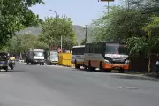 Private Buses Halt Illegally on Shanti Path, Worsening Jaipur Traffic Congestion