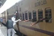 Railway Staff Distribute Free Water, Sharbats at Patna Junction Amid Heatwave