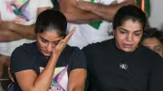Sakshi Malik Backs Vinesh Phogat After WFI Denied Entry, Urges PM Modi and Sports Minister to Interfere