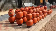 Scorching Heat Drives Demand for Traditional Earthen Pots in Patna