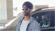 Shahid Kapoor's Airport Queue Gesture Wins Hearts