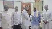 Siddaramaiah Introduces Son Yathindra to Rahul Gandhi, Seeks Role in New Govt