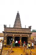 Submerged Vitthal temple in Karnataka resurfaces after 40 years, draws thousands