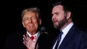 Tankers Exit Strait of Hormuz as Trump, Vance Discuss Iran Deal Prospects