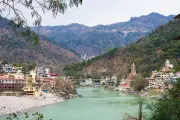 Teen swept away in Ganga while chasing his spectacles at Triveni Ghat