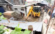 Thiruvananthapuram Corporation Demolishes Illegal Shops at Palayam Market