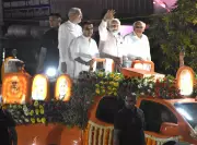 Thousands Brave Heat to See PM Modi's Roadshow in Vadodara