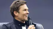 Tom Brady's Mother's Day tribute and Kevin Hart roast show two sides