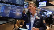 US Stocks Extend Losses; Tech Shares Slip, Bond Yields Rise