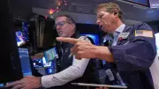 US Stocks Near Records as Oil Tensions Rise, Strait of Hormuz in Focus