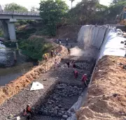 Vadodara Municipal Corporation Builds Gabion Walls Along Vishwamitri River to Prevent Erosion