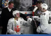 Wayne Gretzky Jokes About Connor McDavid Trade Rumours, Defends Oilers Captain