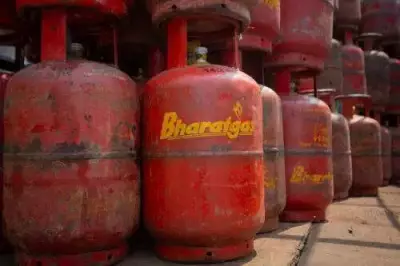 Bengaluru Households Rethink Budgets as LPG Price Hits Rs 944.5