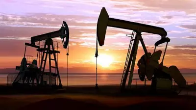 Crude Oil Drops Nearly 2% in Futures Trade as Trump Halts Iran Strike Plans