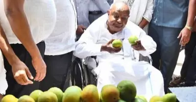 Deve Gowda Visits Fruit Mela, Calls for National Jackfruit and Tamarind Board