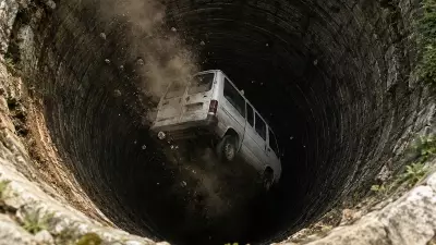 Eight die as pick-up van falls into well in Maharashtra's Solapur