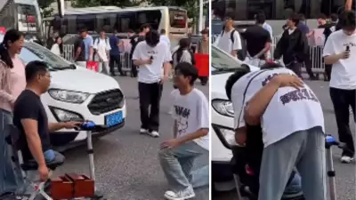 Gaokao Student Kneels Before Disabled Father, Inspiring Parenting Lessons