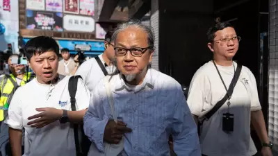 Hong Kong artist stopped by police for Tiananmen tribute