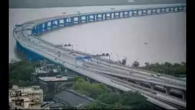 Man jumps into sea from Atal Setu in Navi Mumbai, search on