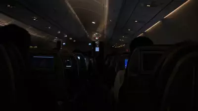 Why Airlines Dim Cabin Lights Before Takeoff and Landing: Safety Explained