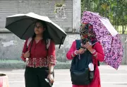 Ahmedabad Bakes at 42.2°C, Humidity Adds to Misery; Monsoon Hope Looms