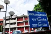 Chandigarh MC Cracks Down on Illegal Vendors at Apni Mandi, Issues 29 Challans