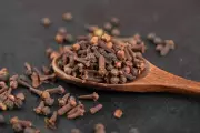 Clove Water for Digestion: Herbal Drinks for Gut Health and Relief from Constipation
