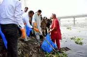 Delhi CM Rekha Gupta Leads Yamuna Cleanliness Drive with Ministers and Volunteers